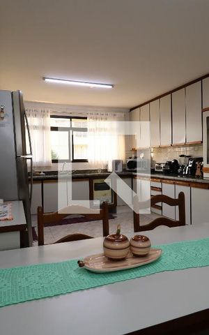 Casa à venda com 452m², 4 quartos e 12 vagasCozinha