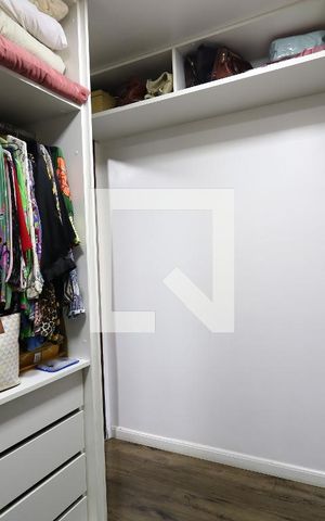 Casa à venda com 452m², 4 quartos e 12 vagasCloset da Suíte 4