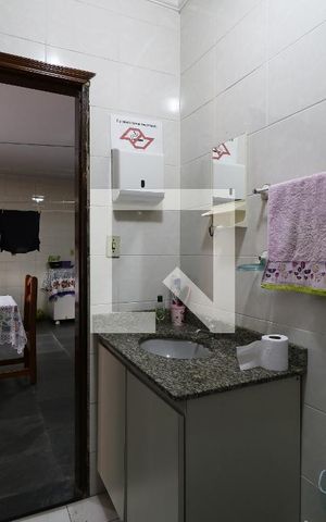 Casa à venda com 452m², 4 quartos e 12 vagasBanheiro de Serviço