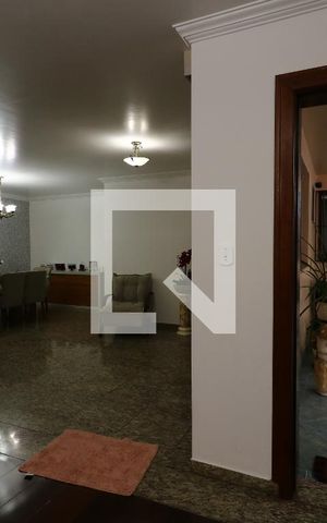 Casa à venda com 452m², 4 quartos e 12 vagasSala