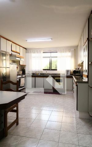 Casa à venda com 452m², 4 quartos e 12 vagasCozinha
