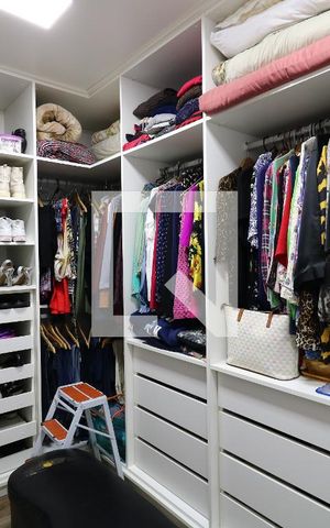 Casa à venda com 452m², 4 quartos e 12 vagasCloset da Suíte 4