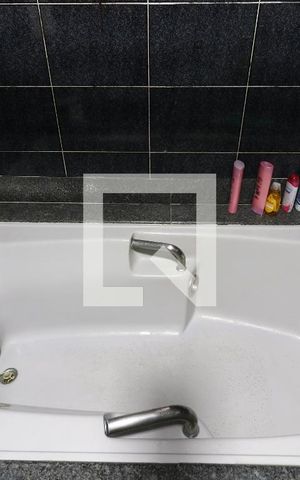 Casa à venda com 452m², 4 quartos e 12 vagasBanheiro da Suíte 4