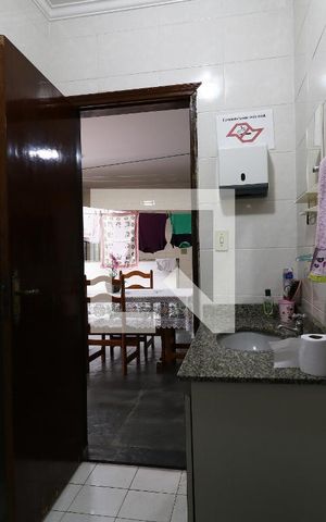 Casa à venda com 452m², 4 quartos e 12 vagasBanheiro de Serviço