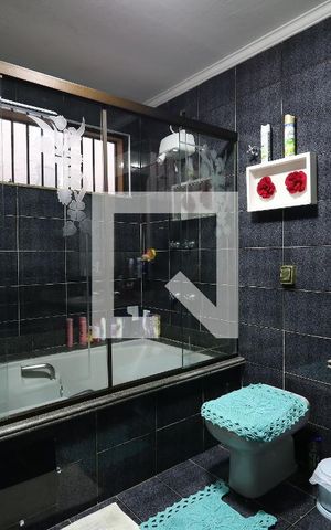 Casa à venda com 452m², 4 quartos e 12 vagasBanheiro da Suíte 4