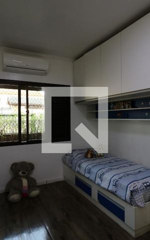 Casa à venda com 452m², 4 quartos e 12 vagasSuíte 3