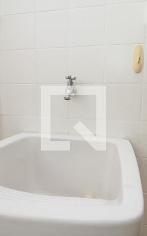 Apartamento para alugar com 72m², 2 quartos e 1 vaga Apartamento para alugar com 72m², 2 quartos e 1 vagaÁrea de serviço