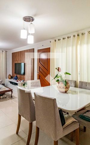 Casa à venda com 150m², 3 quartos e 4 vagas Casa à venda com 150m², 3 quartos e 4 vagasSala