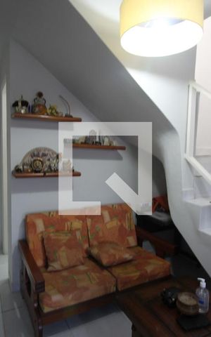 Casa à venda com 150m², 3 quartos e 2 vagasSala