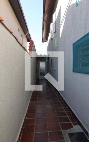 Casa à venda com 150m², 3 quartos e 2 vagasCorredor Externo