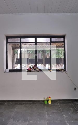 Casa à venda com 100m², 2 quartos e 2 vagas Casa à venda com 100m², 2 quartos e 2 vagasSala