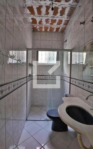 Casa à venda com 100m², 2 quartos e 2 vagas Casa à venda com 100m², 2 quartos e 2 vagasBanheiro