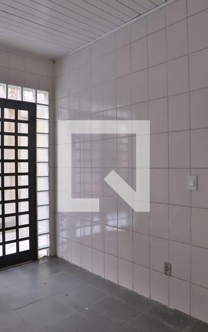 Casa à venda com 100m², 2 quartos e 2 vagas Casa à venda com 100m², 2 quartos e 2 vagasCopa