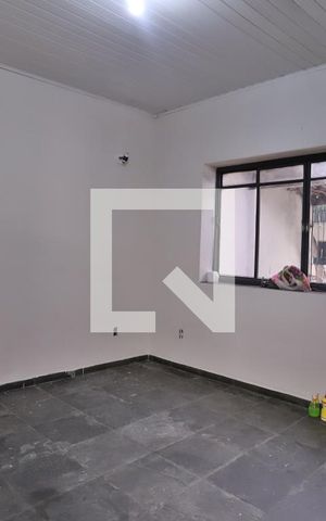 Casa à venda com 100m², 2 quartos e 2 vagas Casa à venda com 100m², 2 quartos e 2 vagasSala