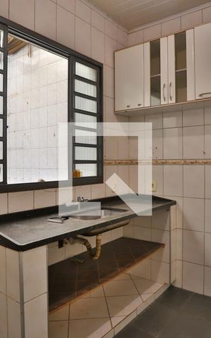 Casa à venda com 100m², 2 quartos e 2 vagas Casa à venda com 100m², 2 quartos e 2 vagasCozinha