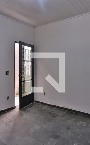 Casa à venda com 100m², 2 quartos e 2 vagas Casa à venda com 100m², 2 quartos e 2 vagasSala