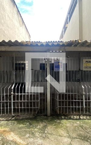 Casa à venda com 100m², 2 quartos e 2 vagas Casa à venda com 100m², 2 quartos e 2 vagasFachada