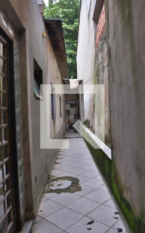 Casa à venda com 100m², 2 quartos e 2 vagas Casa à venda com 100m², 2 quartos e 2 vagasQuintal