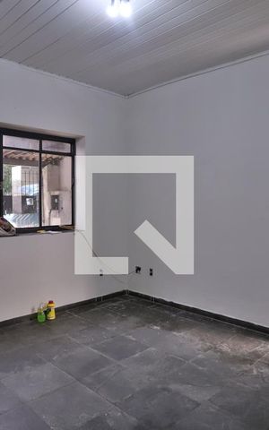 Casa à venda com 100m², 2 quartos e 2 vagas Casa à venda com 100m², 2 quartos e 2 vagasSala