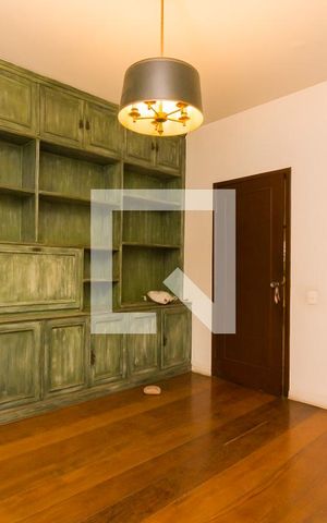 Casa à venda com 387m², 5 quartos e 3 vagasSala de estar 2