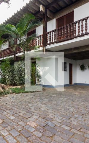 Casa à venda com 387m², 5 quartos e 3 vagasHall de entrada