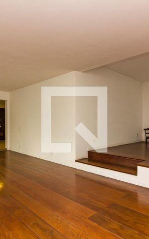 Casa à venda com 387m², 5 quartos e 3 vagasSala