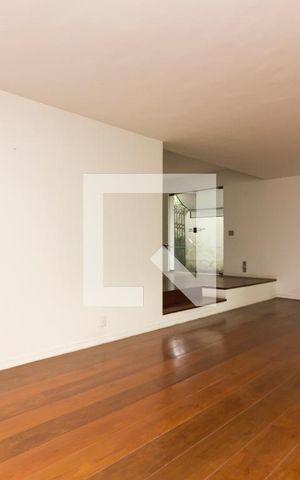 Casa à venda com 387m², 5 quartos e 3 vagasSala