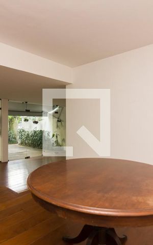 Casa à venda com 387m², 5 quartos e 3 vagasSala