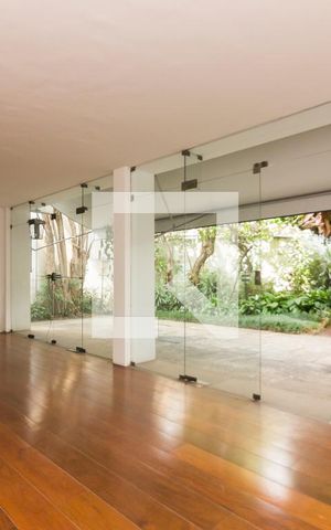 Casa à venda com 387m², 5 quartos e 3 vagasSala