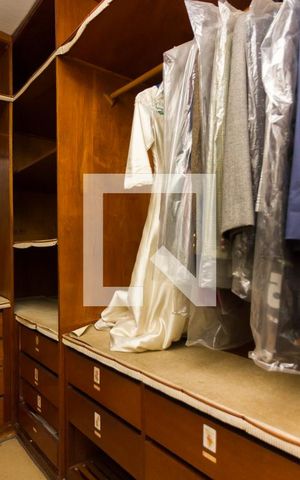 Casa à venda com 387m², 5 quartos e 3 vagasCloset da suíte 1