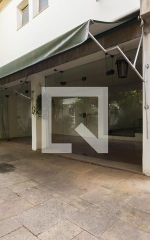 Casa à venda com 387m², 5 quartos e 3 vagasSala