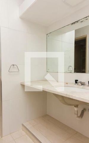 Casa à venda com 387m², 5 quartos e 3 vagasBanheiro da Suíte 2