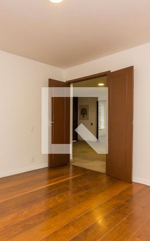 Casa à venda com 387m², 5 quartos e 3 vagasSala de estar 1