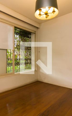 Casa à venda com 387m², 5 quartos e 3 vagasSala de estar 2