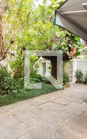 Casa à venda com 387m², 5 quartos e 3 vagasSala
