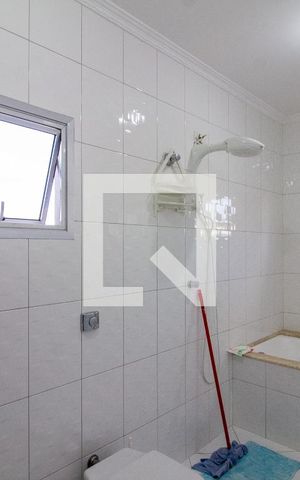 Casa à venda com 380m², 5 quartos e 6 vagas Casa à venda com 380m², 5 quartos e 6 vagasBanheiro da Suíte
