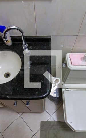 Casa à venda com 380m², 5 quartos e 6 vagas Casa à venda com 380m², 5 quartos e 6 vagasDetalhe do Banheiro Edícula