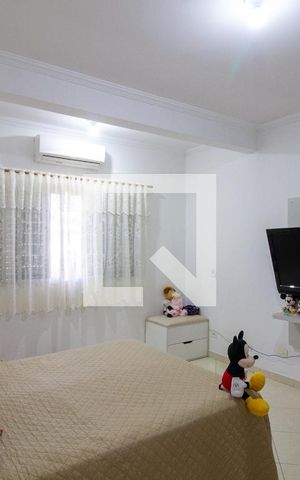 Casa à venda com 380m², 5 quartos e 6 vagas Casa à venda com 380m², 5 quartos e 6 vagasSuíte