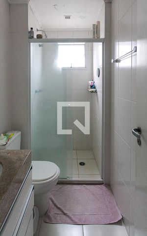 Apartamento à venda com 96m², 2 quartos e 2 vagas Apartamento à venda com 96m², 2 quartos e 2 vagasBanheiro da Suite