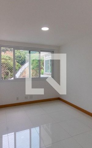 Apartamento à venda com 220m², 4 quartos e 2 vagas Apartamento à venda com 220m², 4 quartos e 2 vagasQuarto
