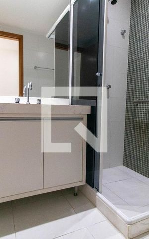 Apartamento à venda com 220m², 4 quartos e 2 vagas Apartamento à venda com 220m², 4 quartos e 2 vagasBanheiro social