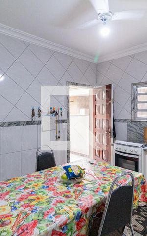 Casa à venda com 200m², 3 quartos e 2 vagas Casa à venda com 200m², 3 quartos e 2 vagasCozinha