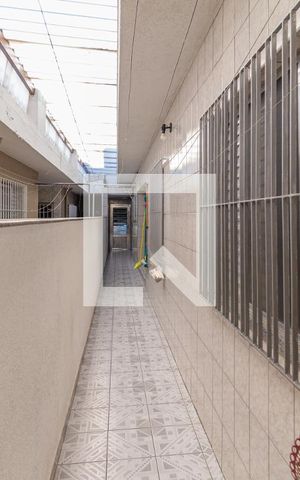 Casa à venda com 200m², 3 quartos e 2 vagas Casa à venda com 200m², 3 quartos e 2 vagasCorredor externo