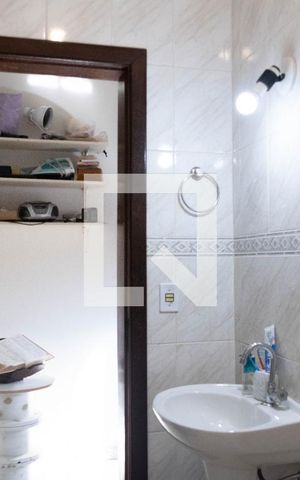 Casa à venda com 435m², 4 quartos e 3 vagas Casa à venda com 435m², 4 quartos e 3 vagasBanheiro da Suíte 2