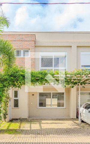 Casa de condomínio à venda com 155m², 3 quartos e 2 vagas Casa de condomínio à venda com 155m², 3 quartos e 2 vagasFachada