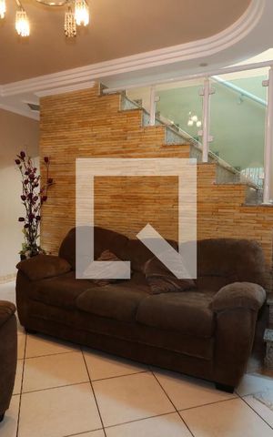 Casa à venda com 142m², 3 quartos e 2 vagasSala