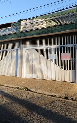 Casa à venda com 142m², 3 quartos e 2 vagasFachada
