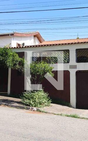 Casa para alugar com 343m², 5 quartos e 8 vagasFachada