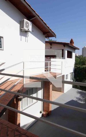 Casa para alugar com 343m², 5 quartos e 8 vagasÁrea externa