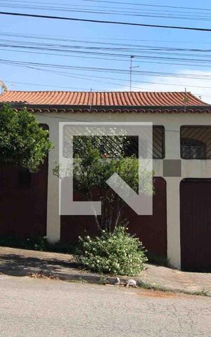 Casa para alugar com 343m², 5 quartos e 8 vagasFachada
